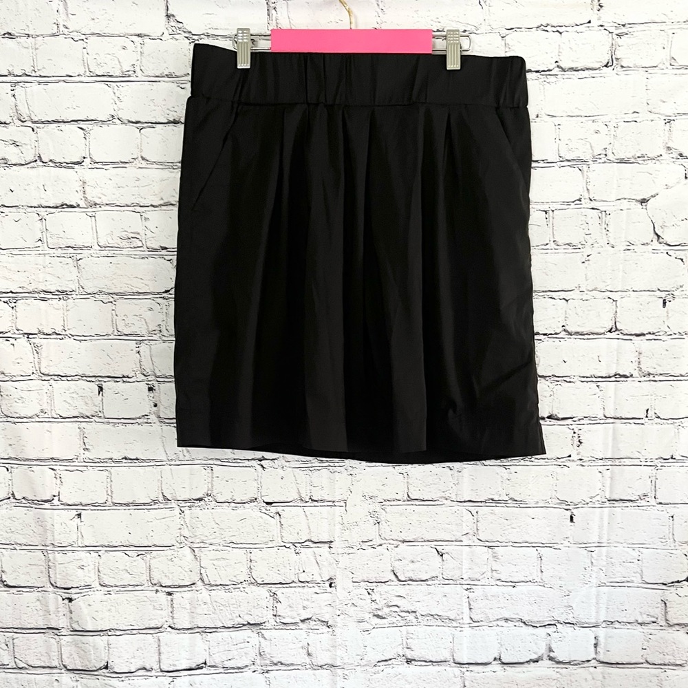 BANANA REPUBLIC. Black skirt. Size L